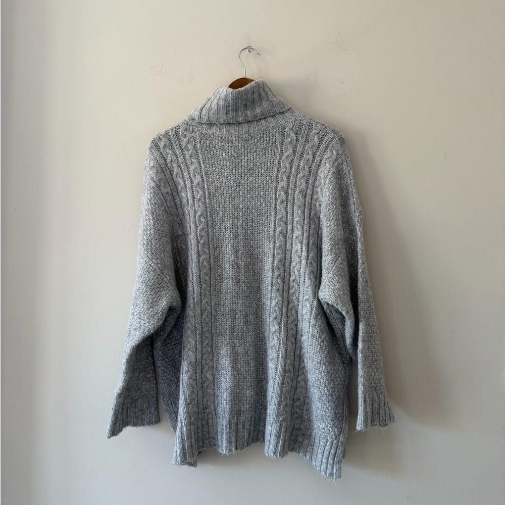 Aerie Light Gray Oversized Cable Knit Turtleneck Sweater Slouchy Fit Size Medium - Picture 9 of 9